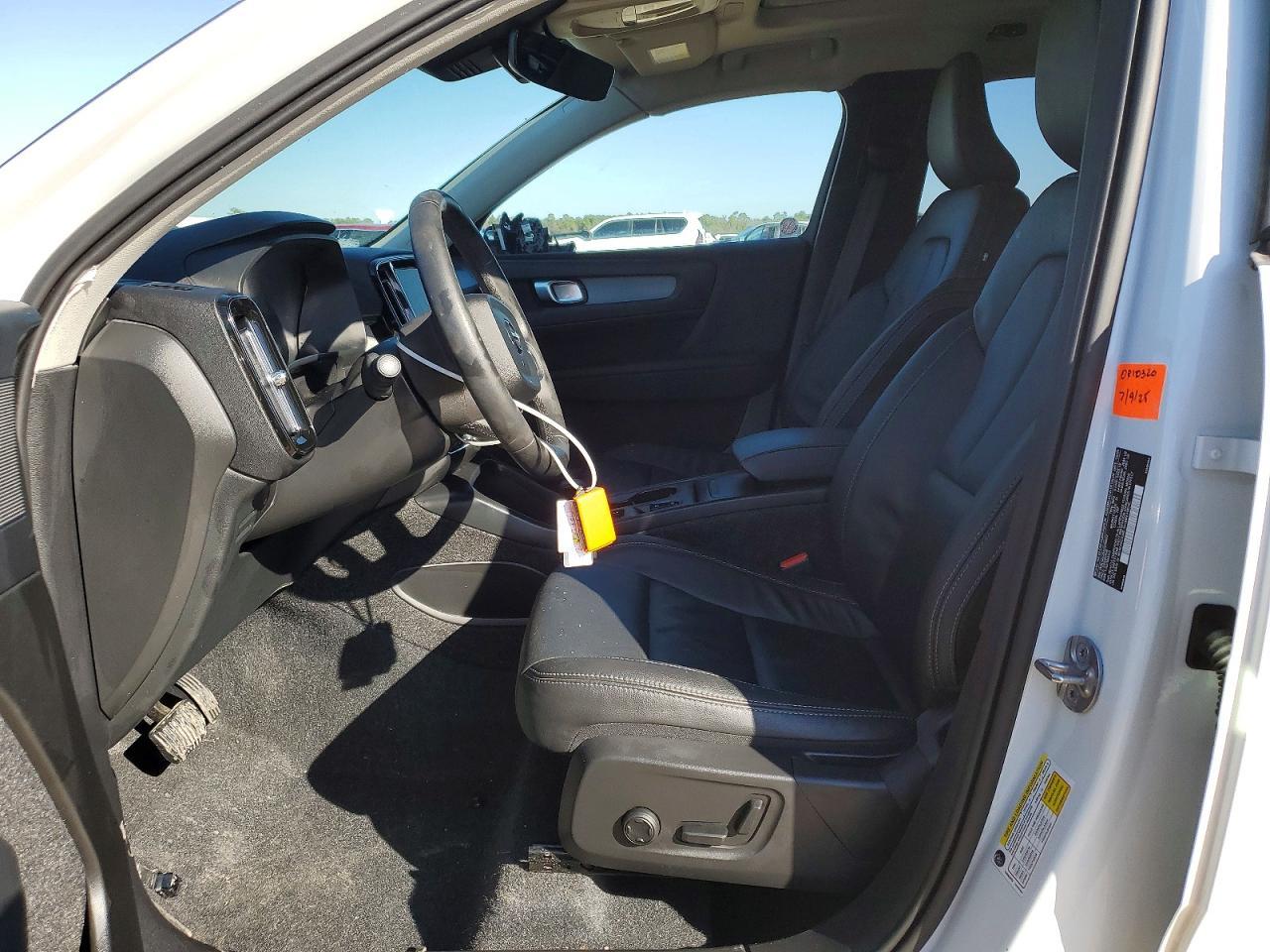 2025 Volvo Xc40 Core - Фото 7