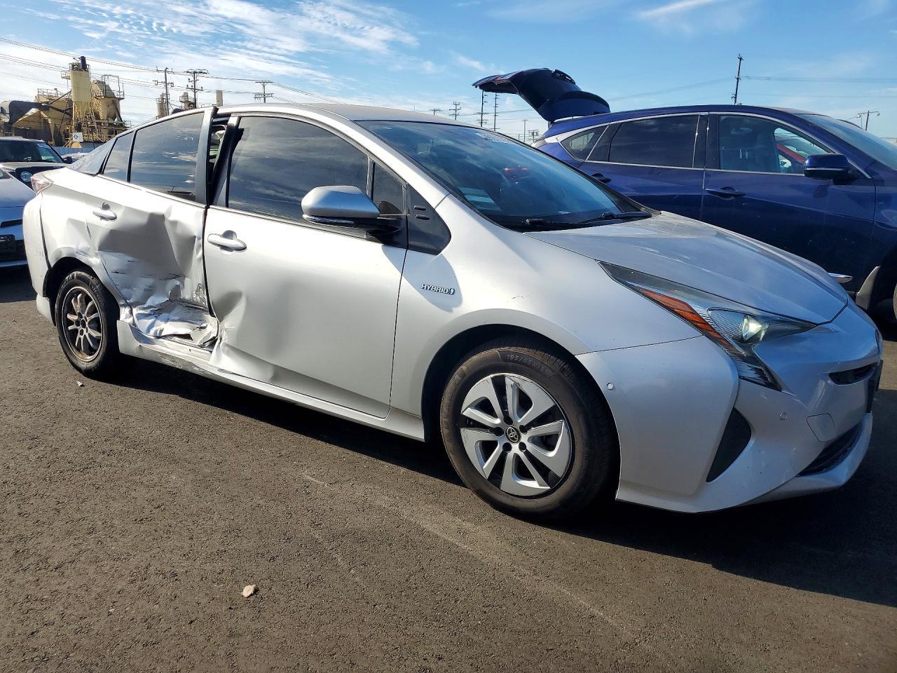 2018 Toyota Prius Three - Фото 4