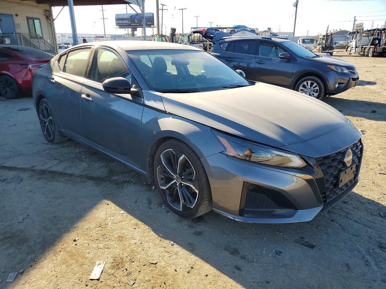2023 Nissan Altima Sr - Image 4
