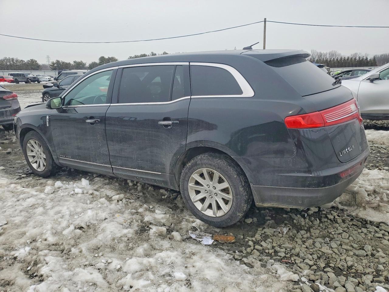 2015 Lincoln Mkt - Image 2