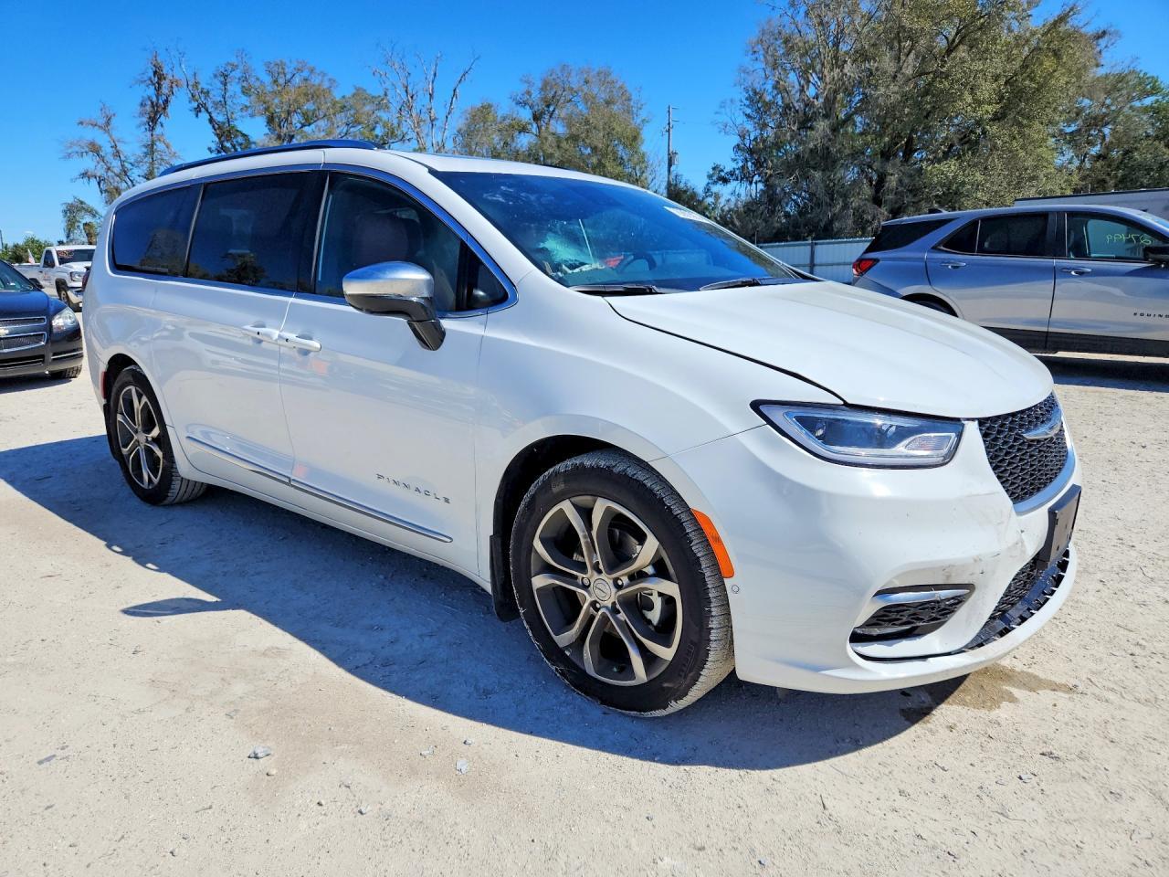 2026 Chrysler Pacifica Pinnacle - Image 4