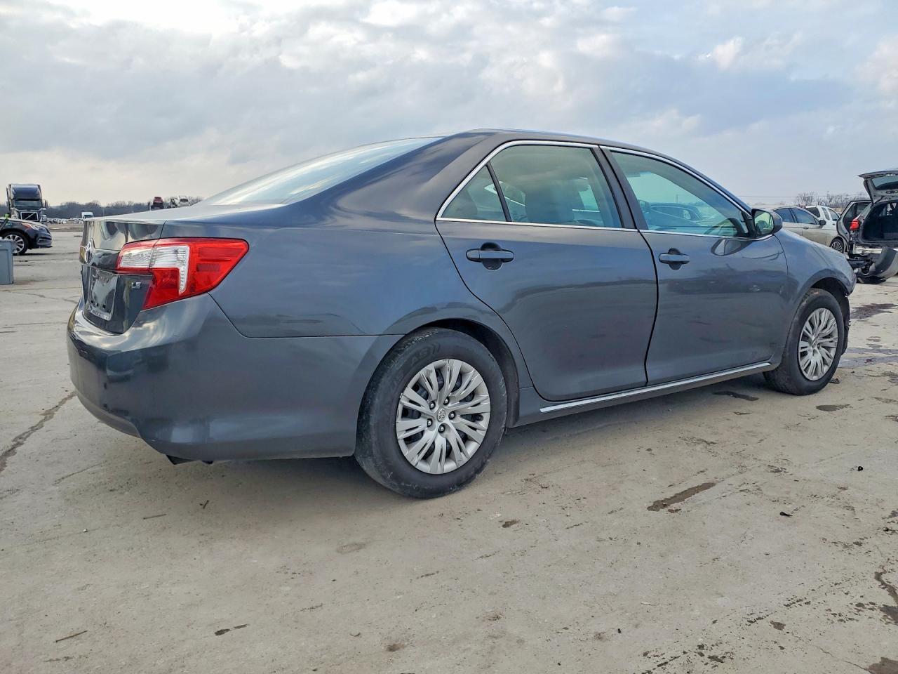 2012 Toyota Camry Base - Фото 3