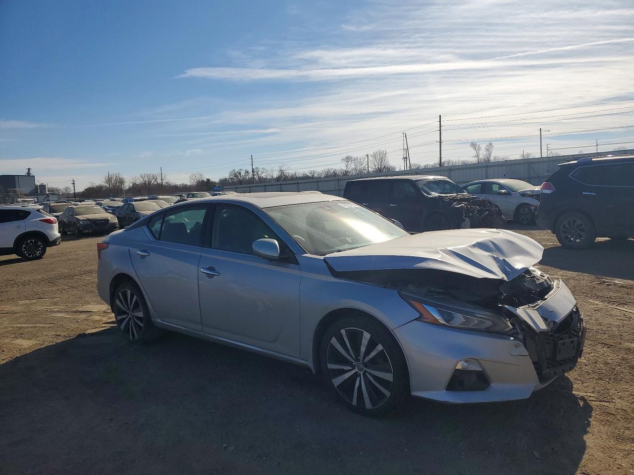 2021 Nissan Altima Platinum - Image 4