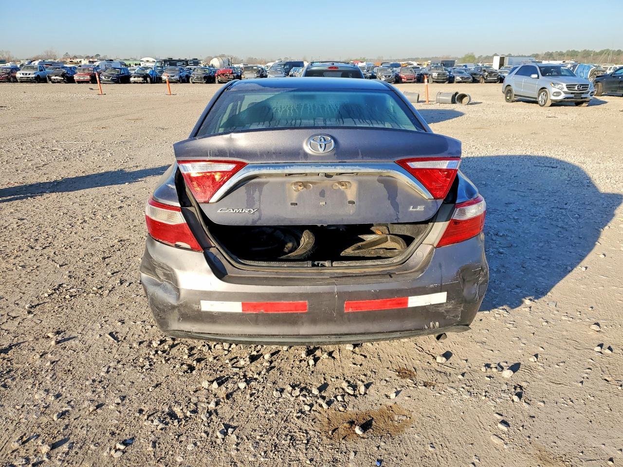 2015 Toyota Camry Le - Фото 6
