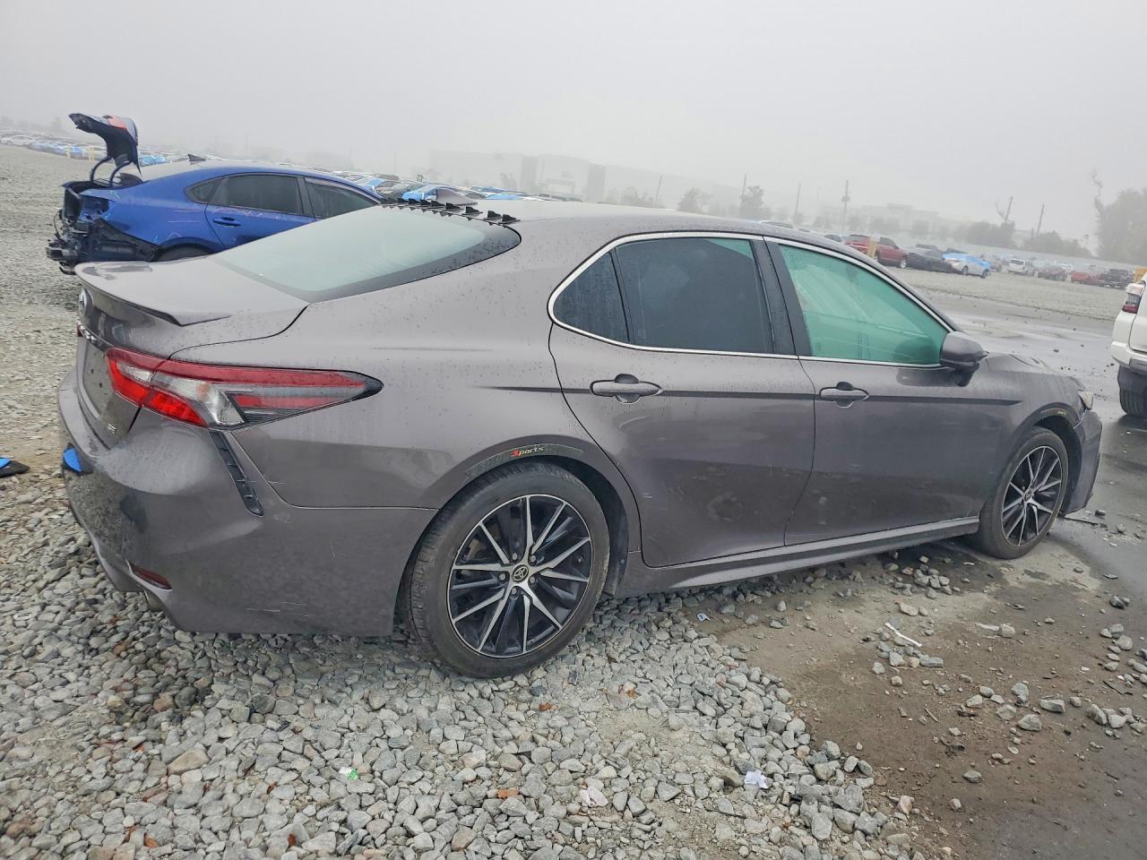 2021 Toyota Camry Se - Image 3