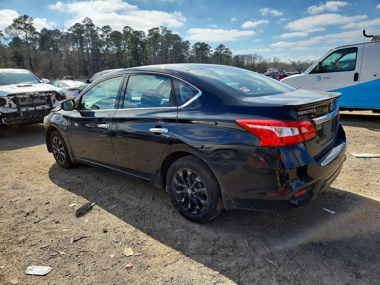 2018 Nissan Sentra S - Фото 2