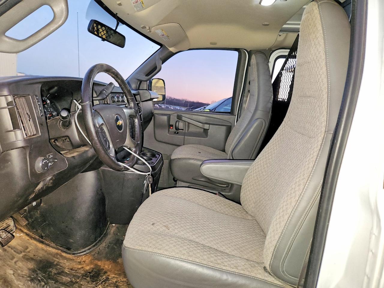 2019 Chevrolet Express 2500 Cargo Delivery Van - Фото 7