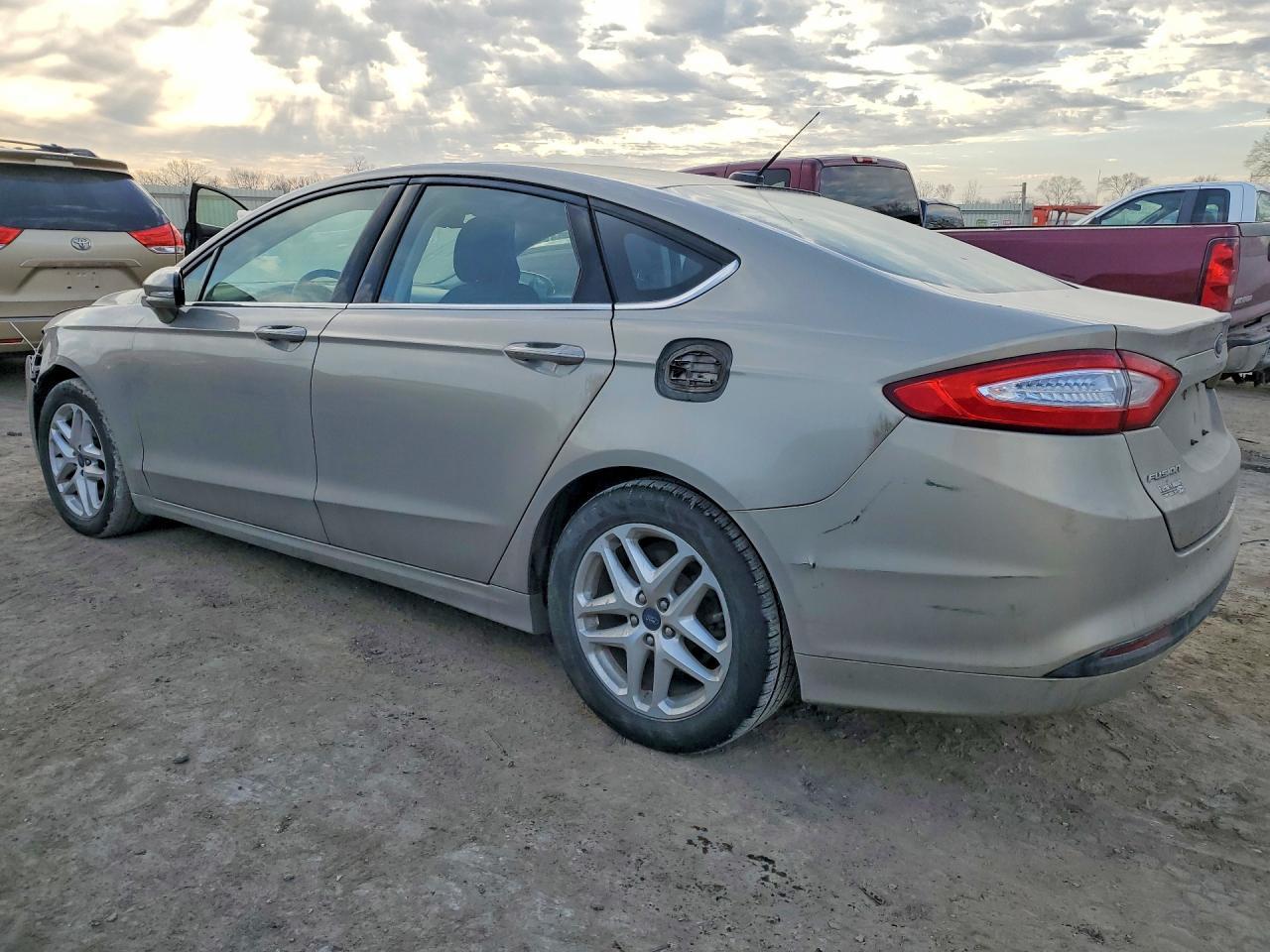 2016 Ford Fusion Se - Фото 2