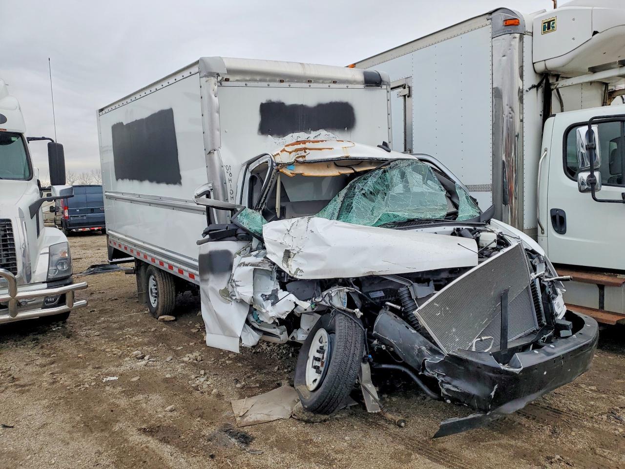 2025 GMC Savana Box Truck - Фото 4