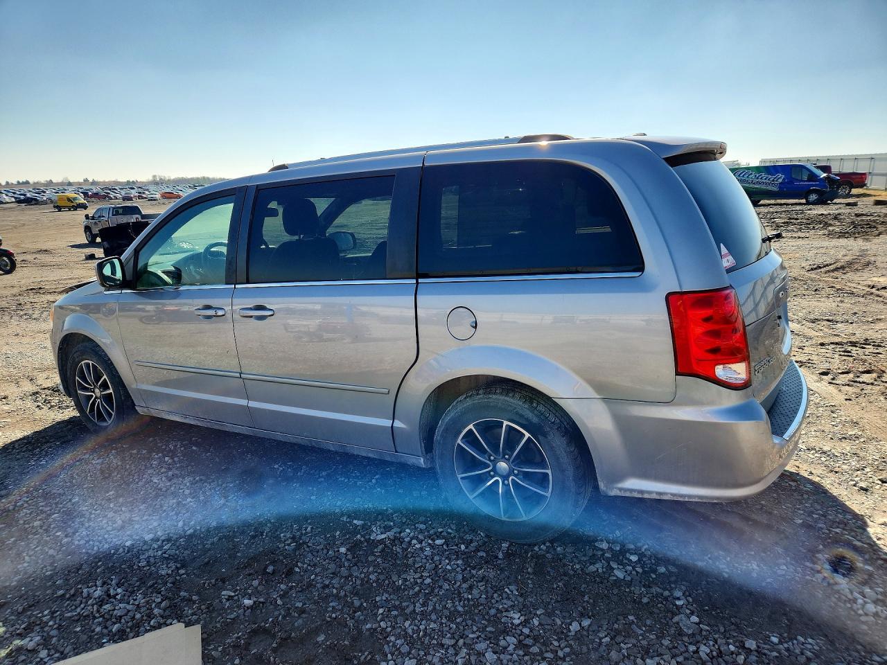 2017 Dodge Grand Caravan Sxt - Фото 2