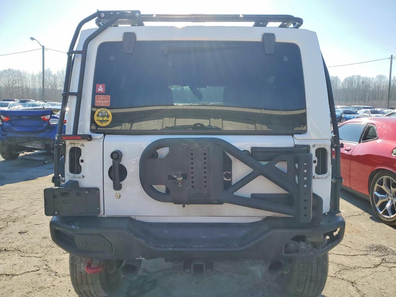 2015 Jeep Wrangler Unlimited Rubicon - Image 6