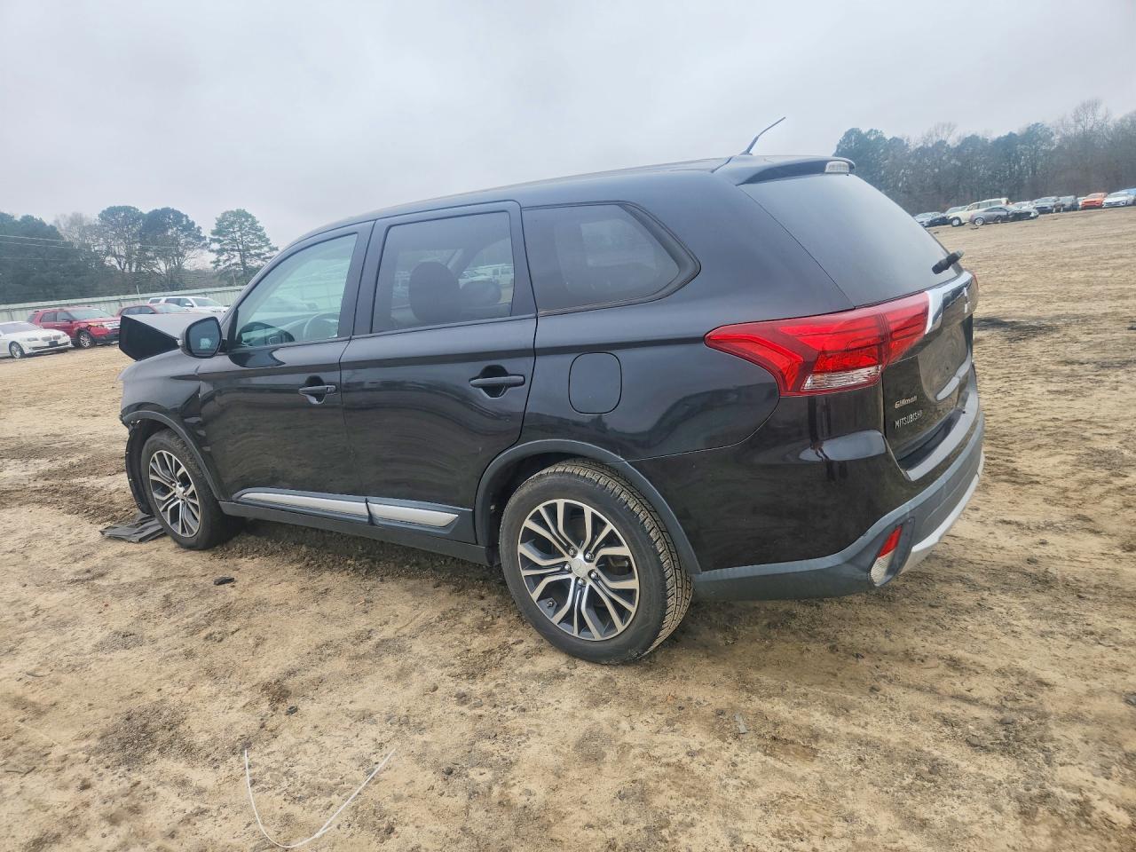 2016 Mitsubishi Outlander Se - Image 2