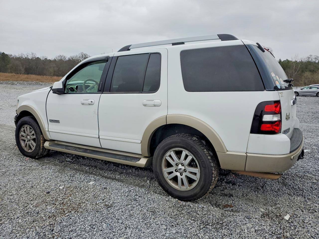 2006 Ford Explorer Eddie Bauer - Image 2