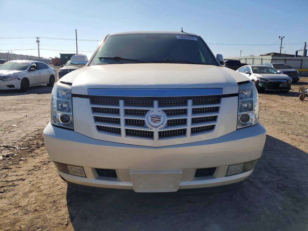 2013 Cadillac Escalade Luxury - Image 5
