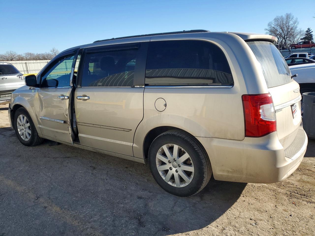 2012 Chrysler Town & Country Touring L - Image 2