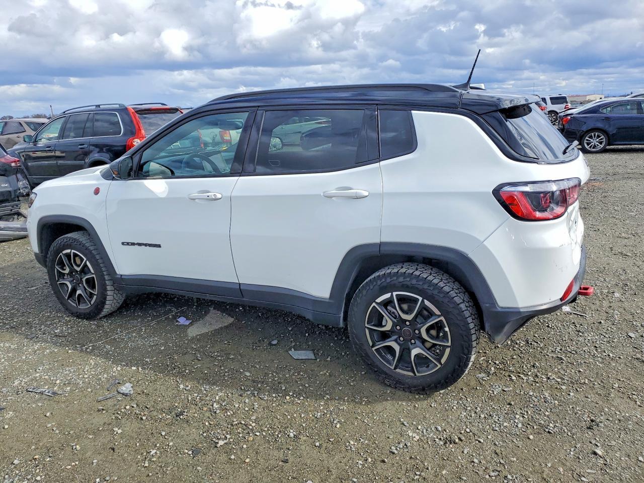 2025 Jeep Compass Trailhawk - Фото 2