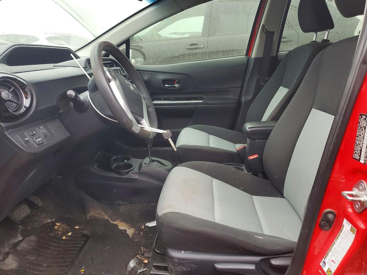 2015 Toyota Prius C - Image 7