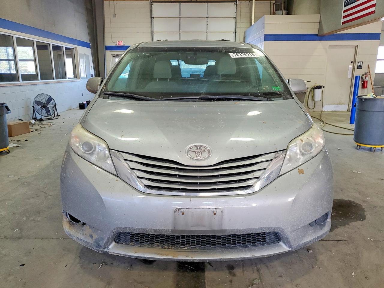 2015 Toyota Sienna Le - Image 5