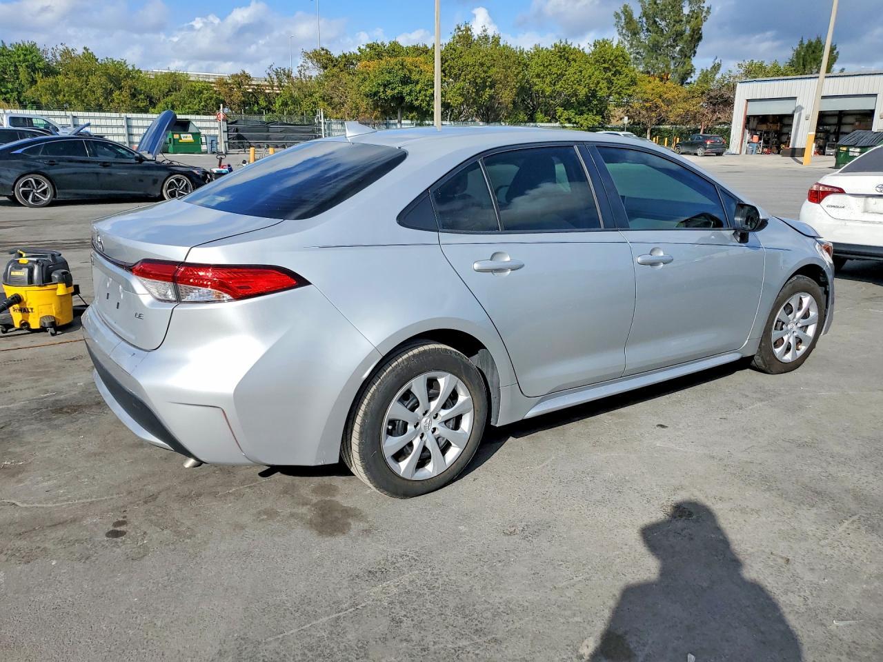2021 Toyota Corolla Le - Фото 3