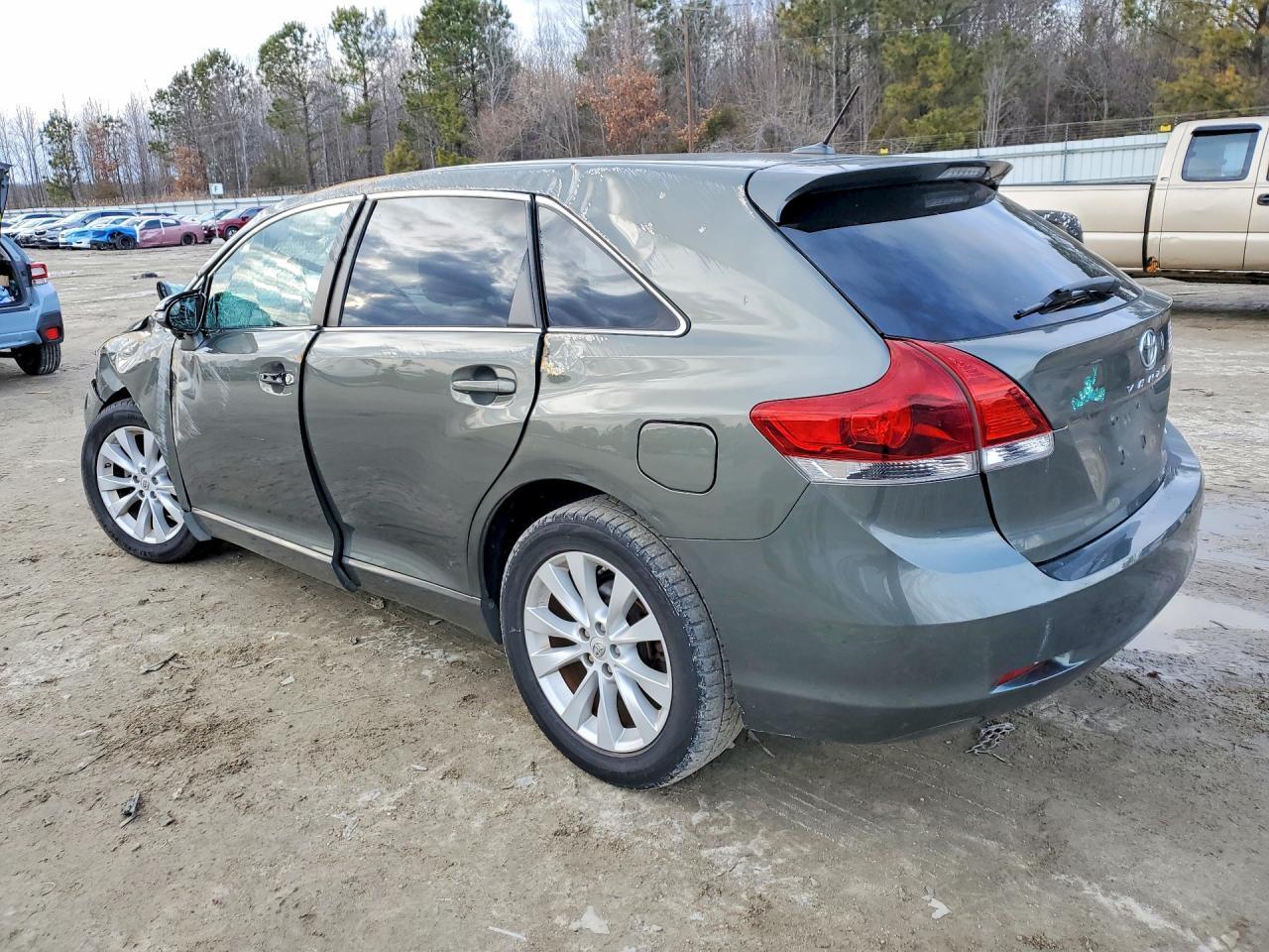 2014 Toyota Venza Le - Image 2