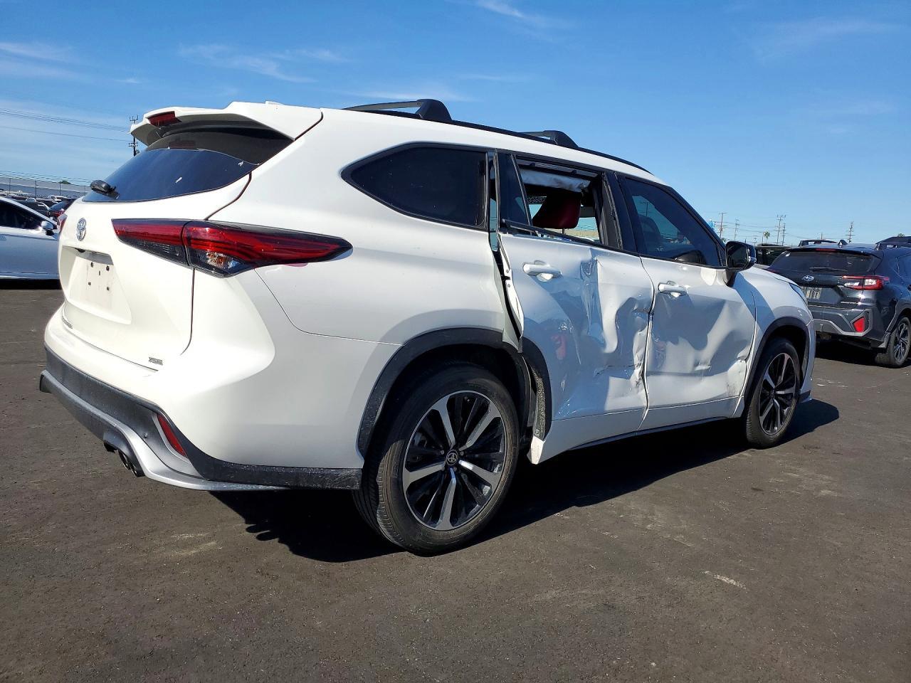 2021 Toyota Highlander - Фото 3