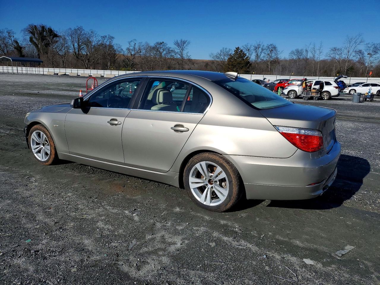 2010 BMW 528 I - Фото 2