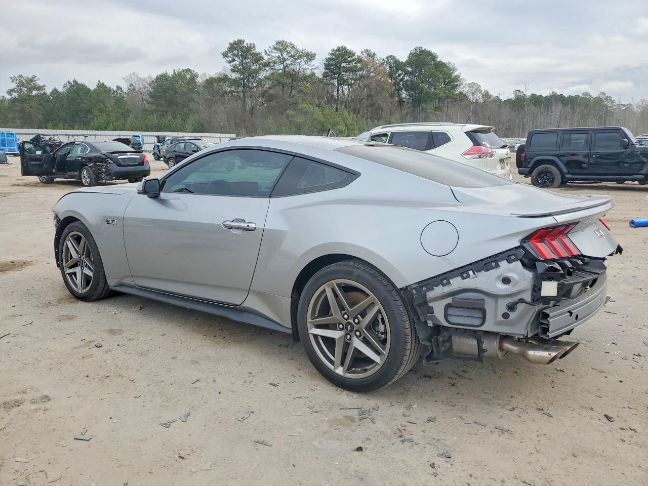 2024 Ford Mustang Gt - Фото 2