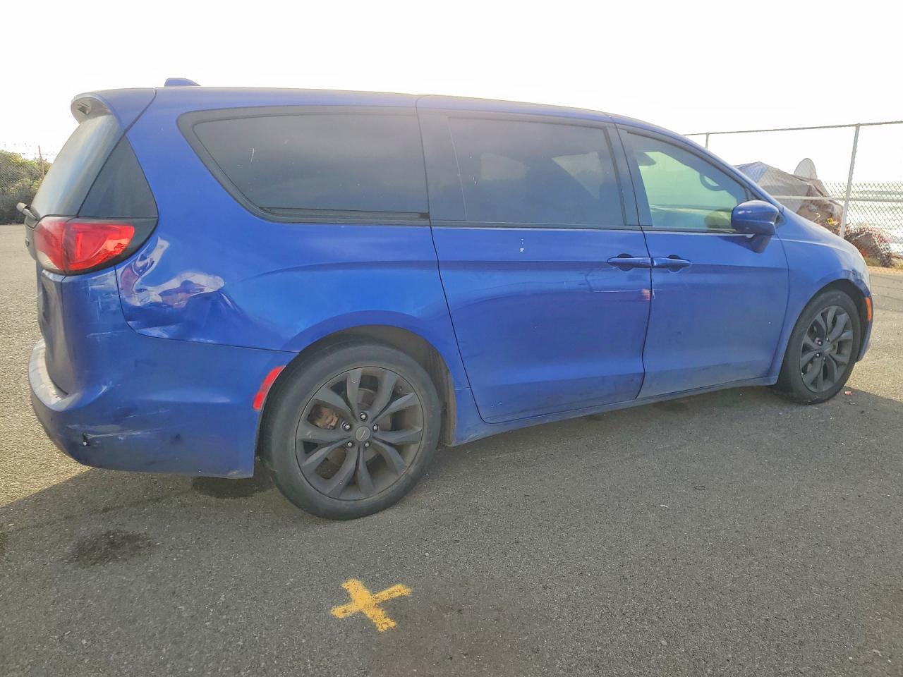 2019 Chrysler Pacifica Touring Plus - Фото 3