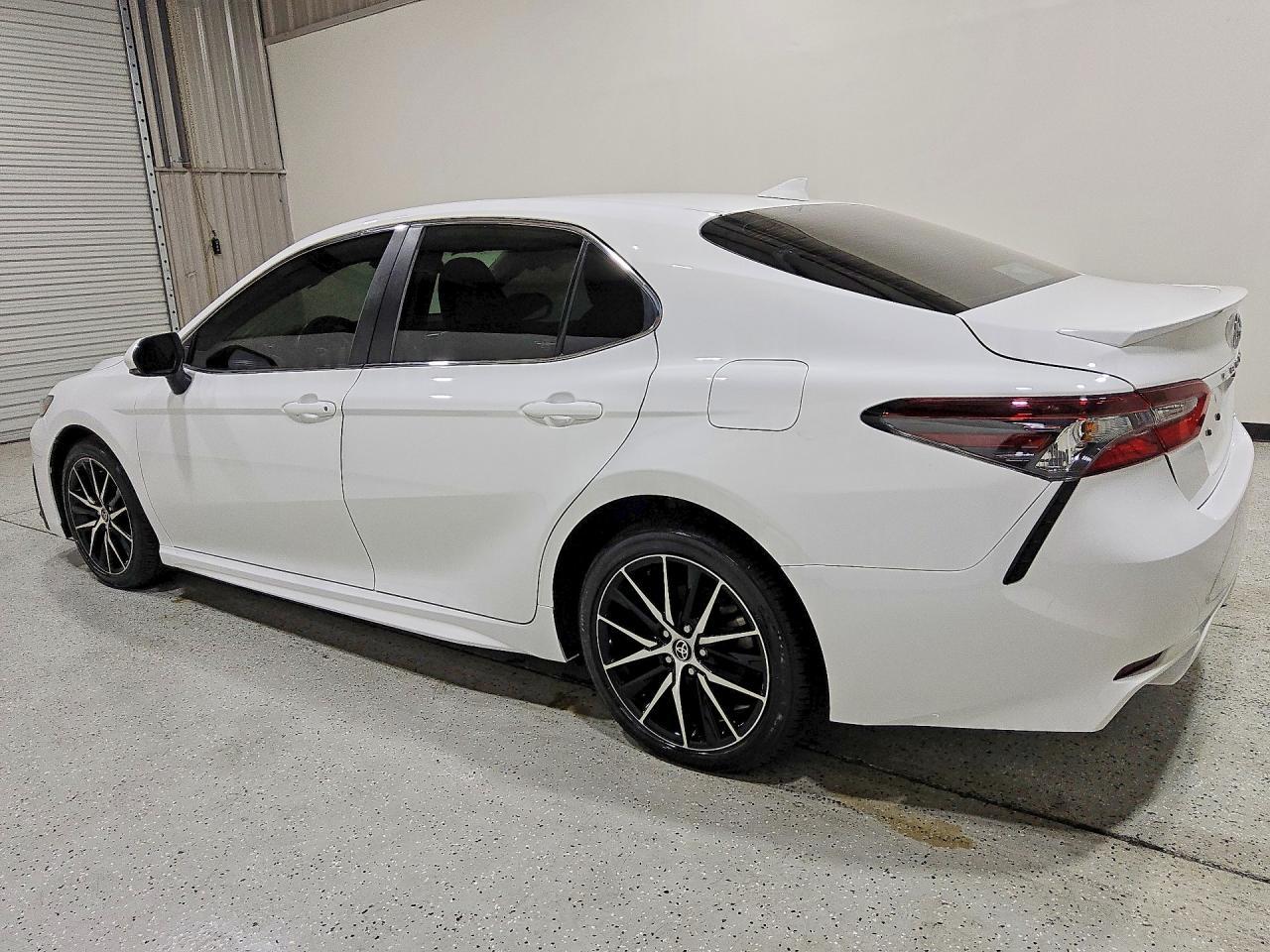 2024 Toyota Camry Se - Фото 2