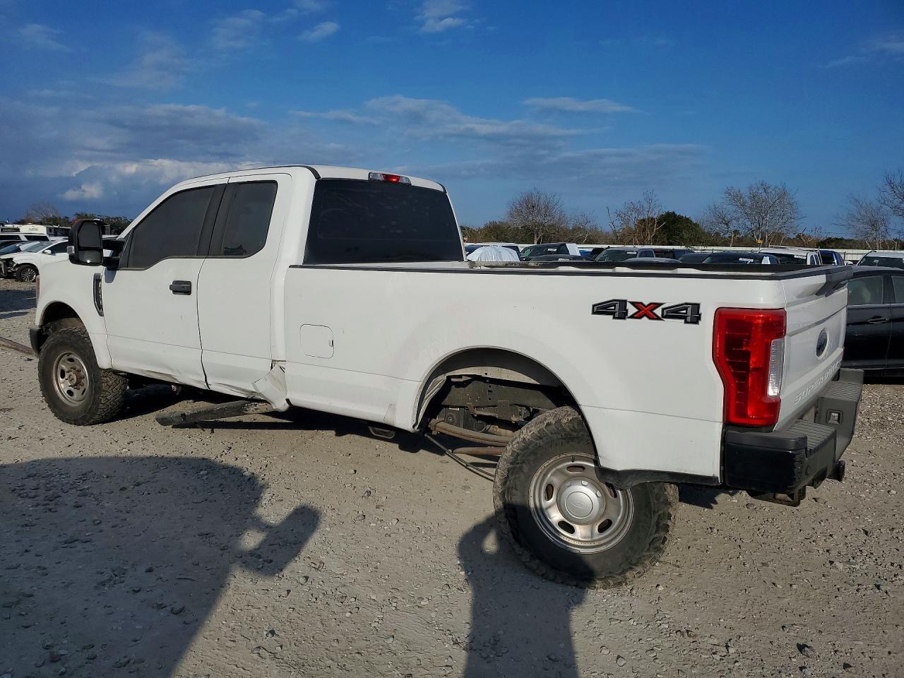 2019 Ford F250 Super Duty - Фото 2