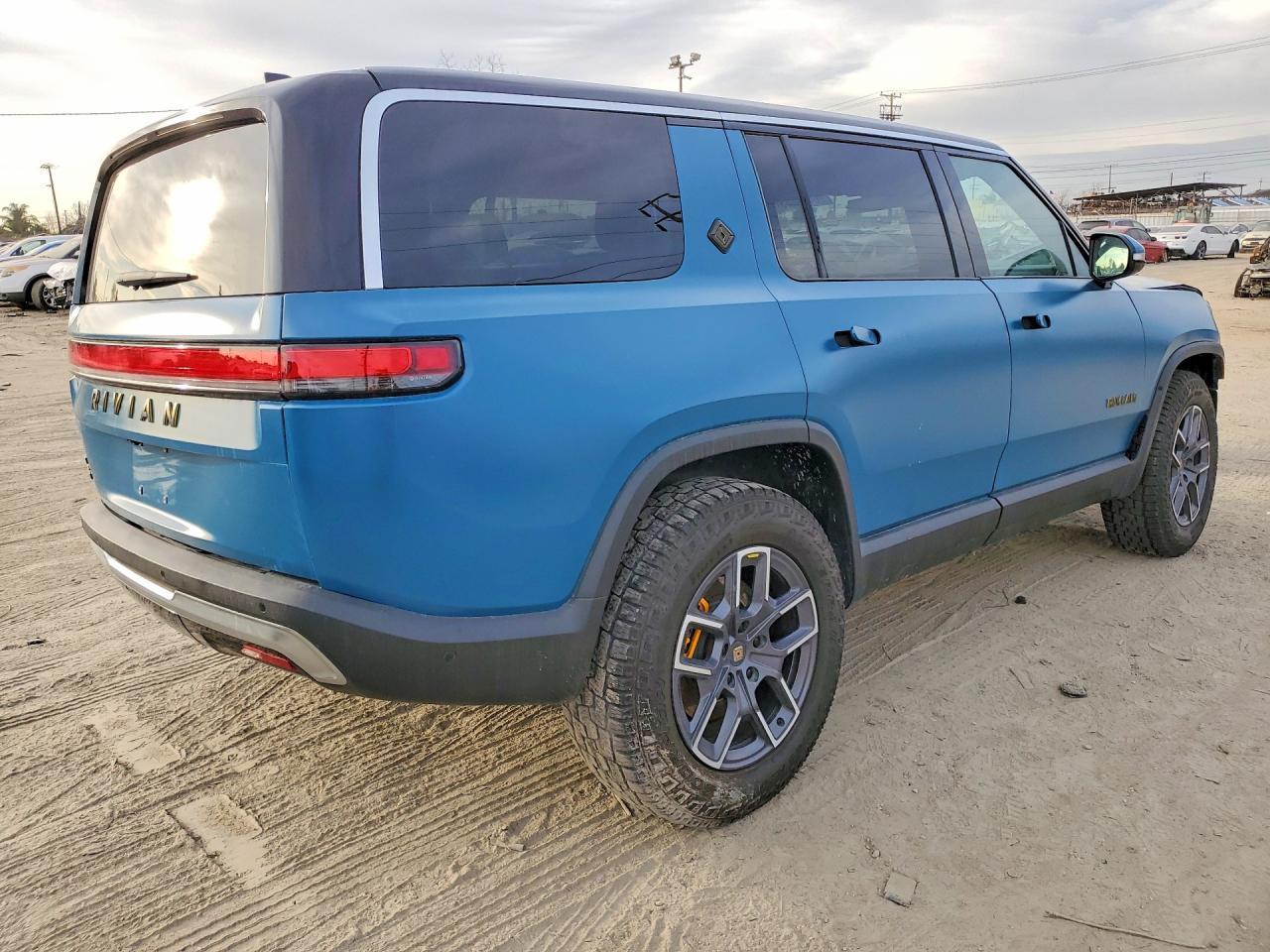 2023 Rivian R1S Adventure - Image 3