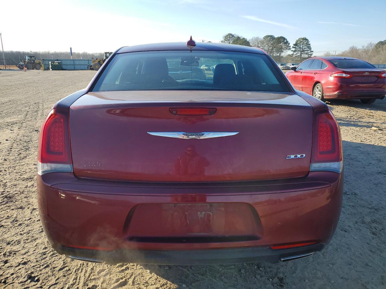 2019 Chrysler 300 Touring - Фото 6