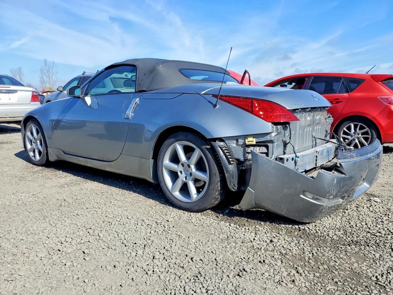 2004 Nissan 350Z Touring - Image 2