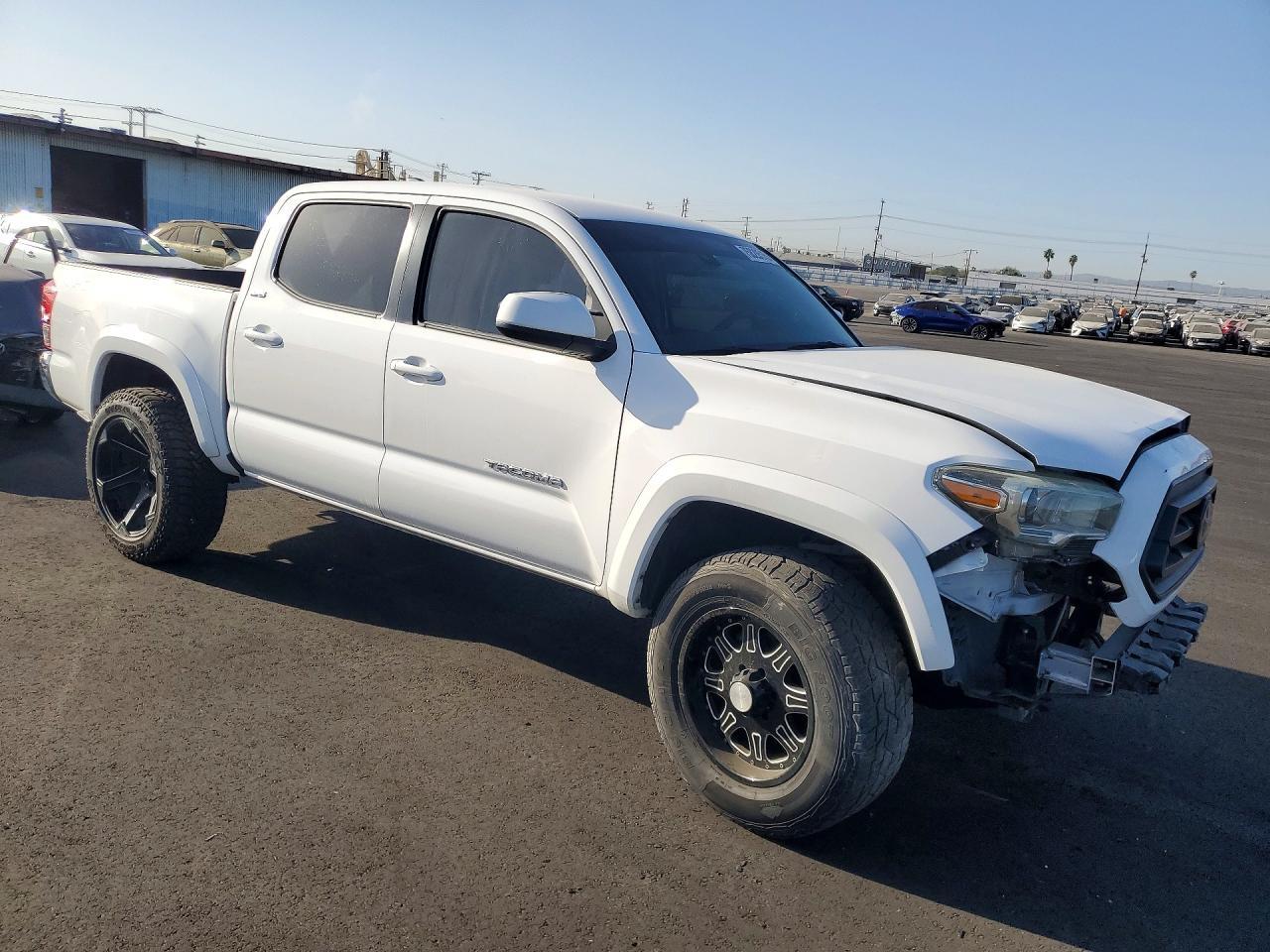 2023 Toyota Tacoma Double Cab - Image 4