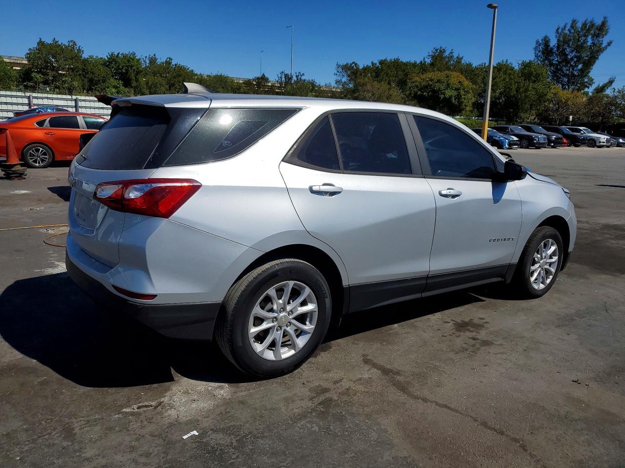 2020 Chevrolet Equinox Ls - Фото 3