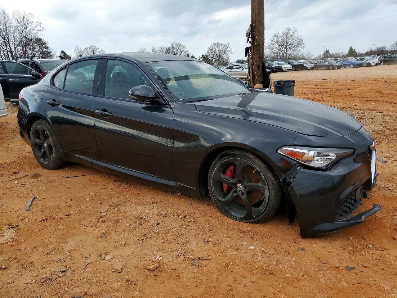 2017 Alfa Romeo Giulia Q4 - Image 4