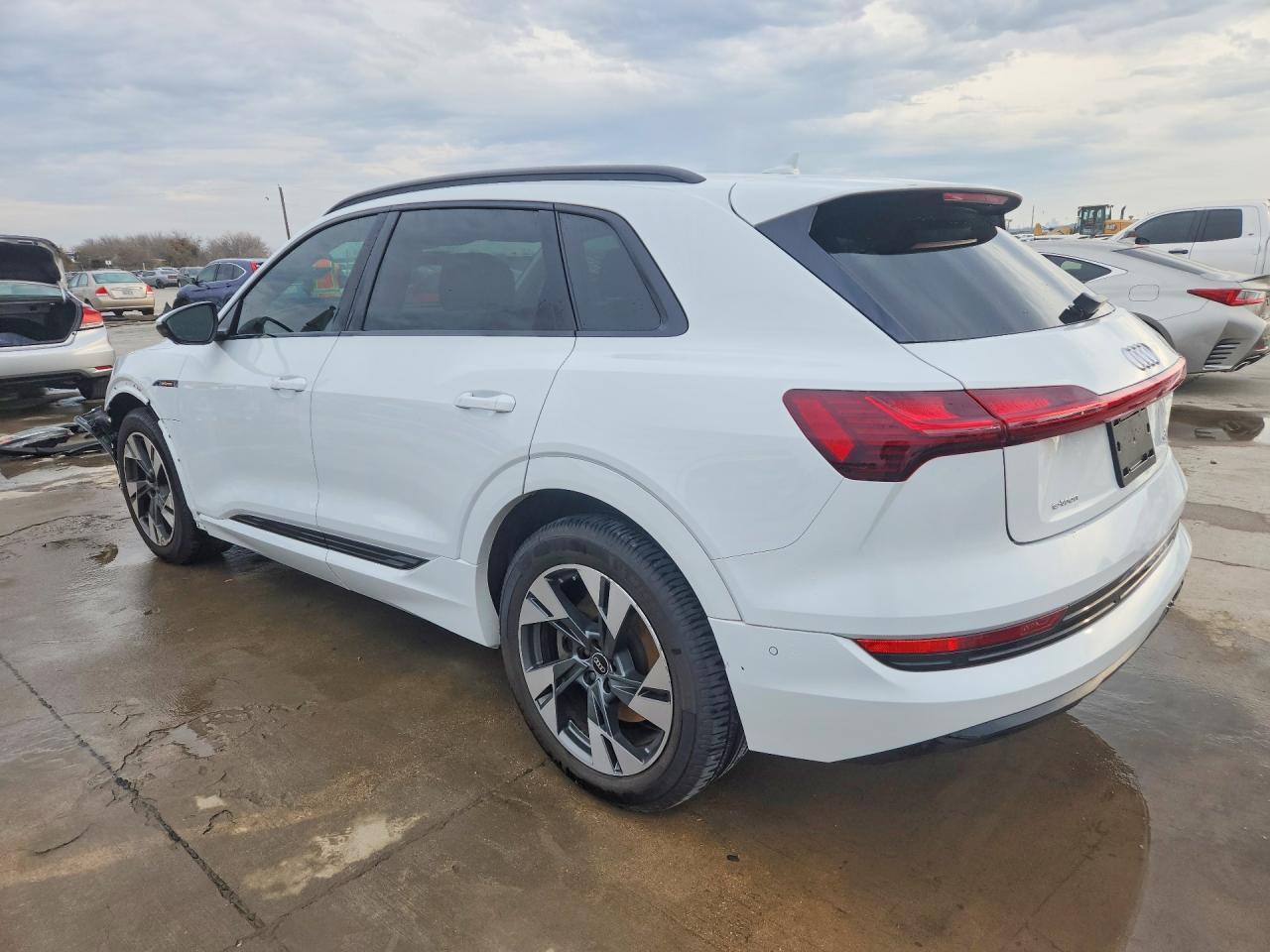 2021 Audi E-Tron Premium - Фото 2