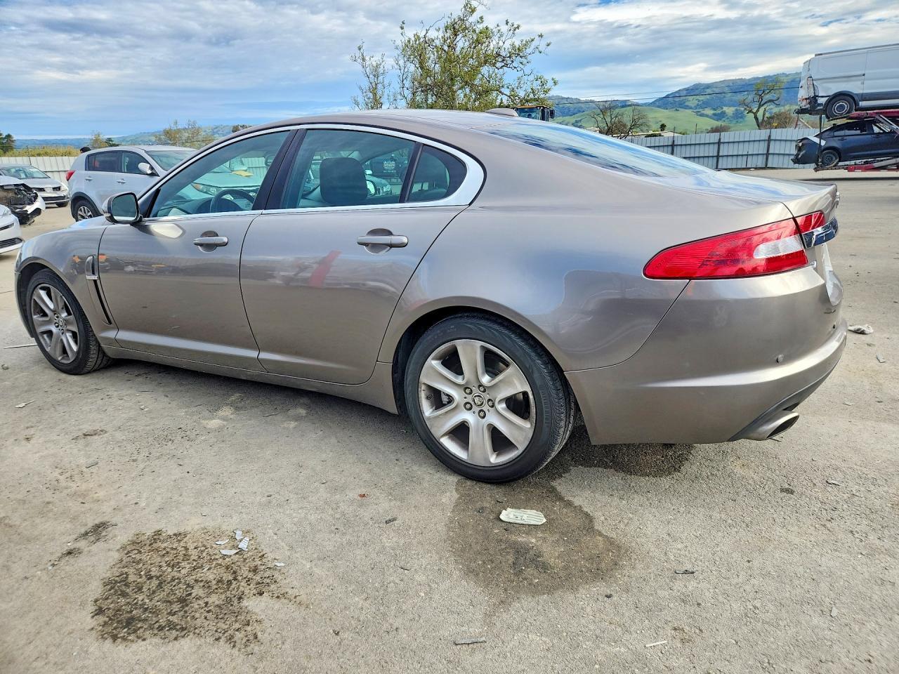 2011 Jaguar Xf - Image 2