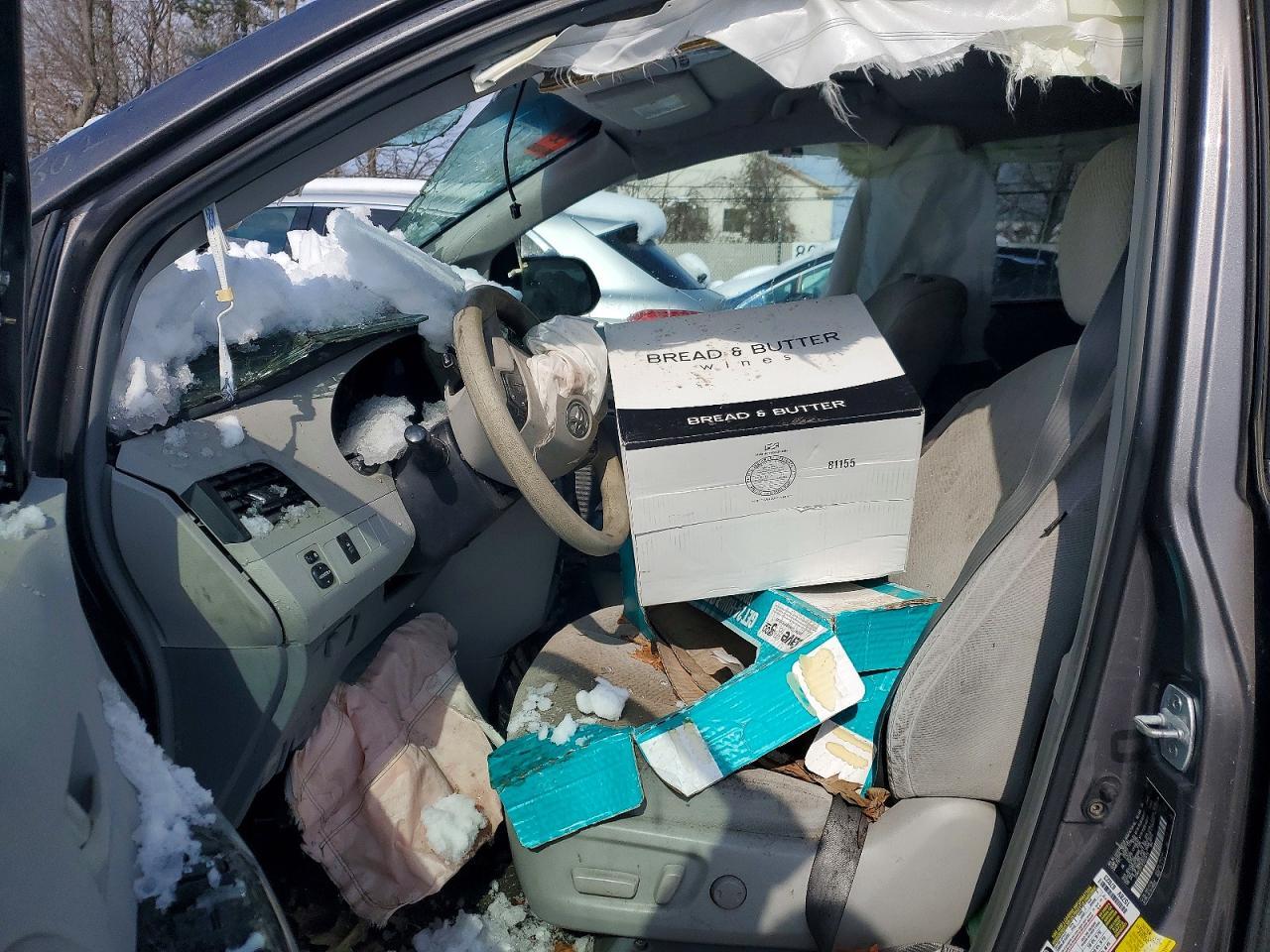 2014 Toyota Sienna Le - Image 7