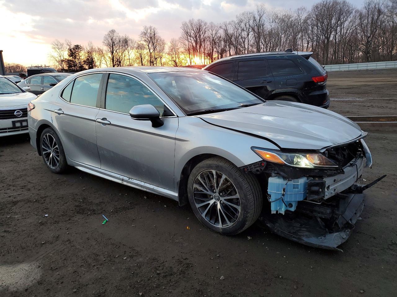 2019 Toyota Camry Se - Фото 4