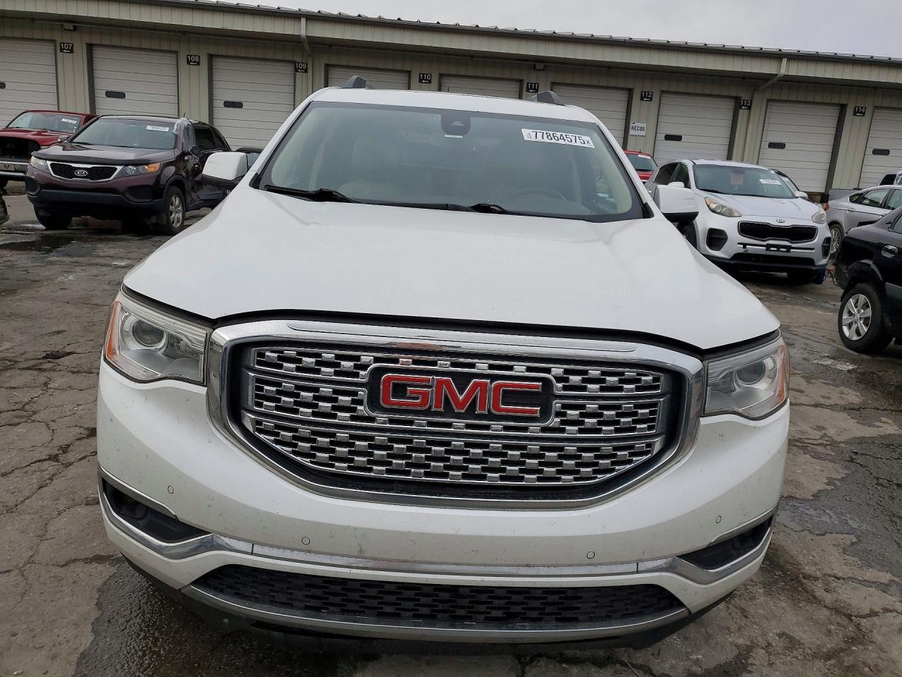 2017 GMC Acadia Denali - Фото 5