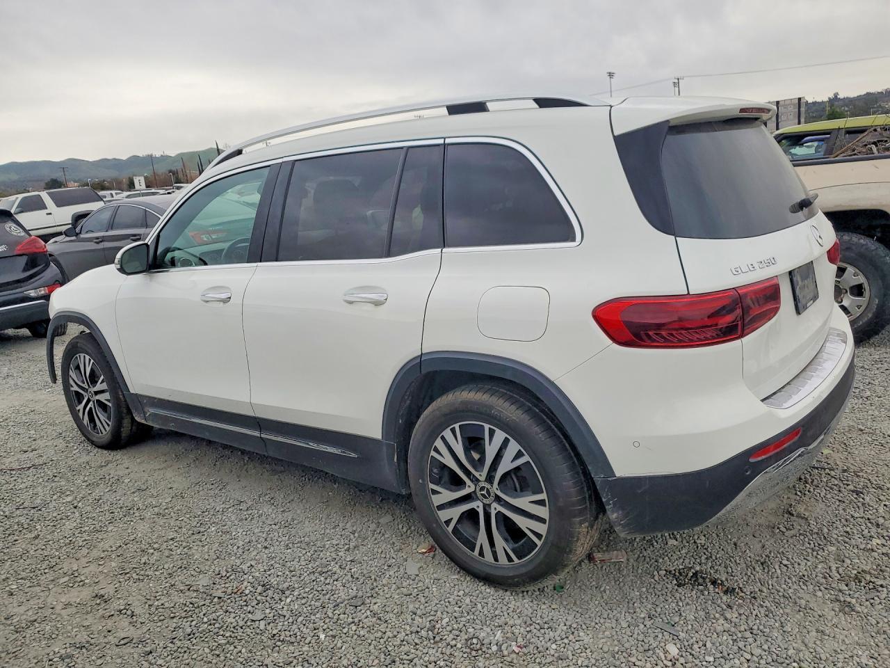 2024 Mercedes-Benz Glb 250 4Matic - Image 2