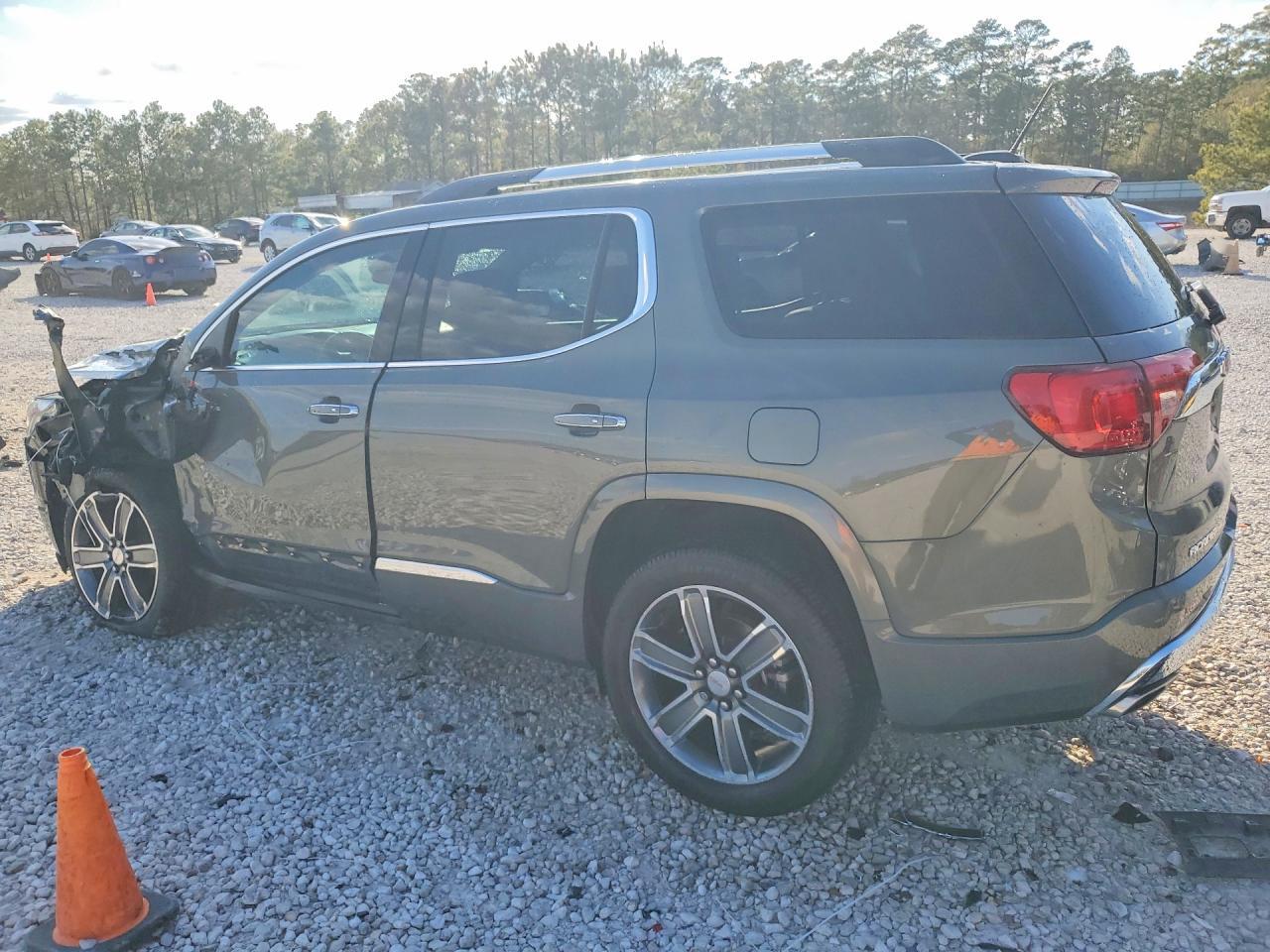 2017 GMC Acadia Denali - Фото 2