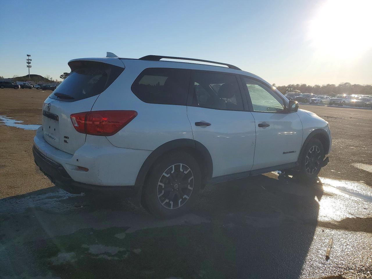 2020 Nissan Pathfinder Sl - Image 3