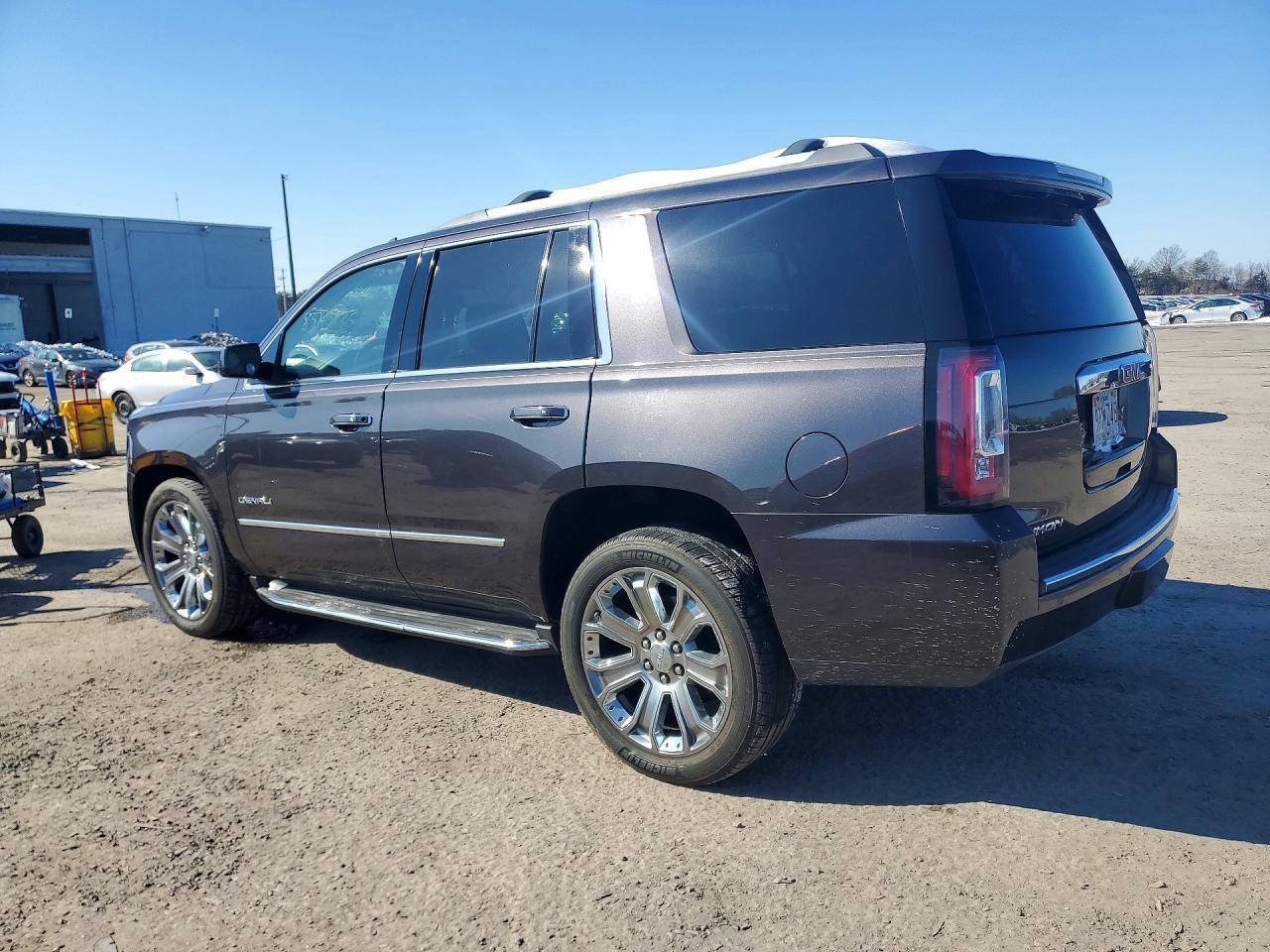 2015 GMC Yukon Denali - Image 2