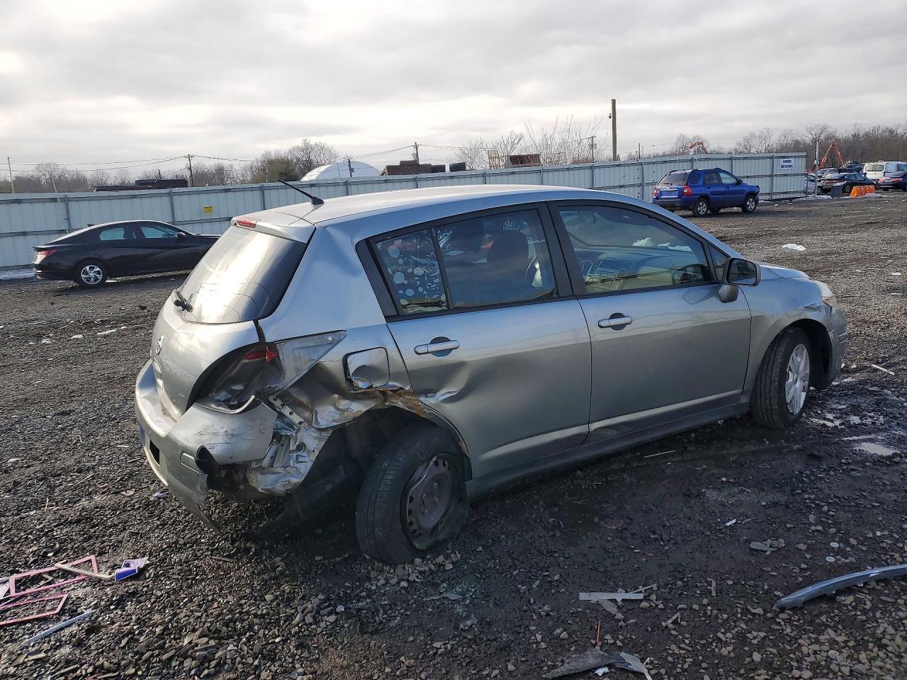 2011 Nissan Versa S - Image 3