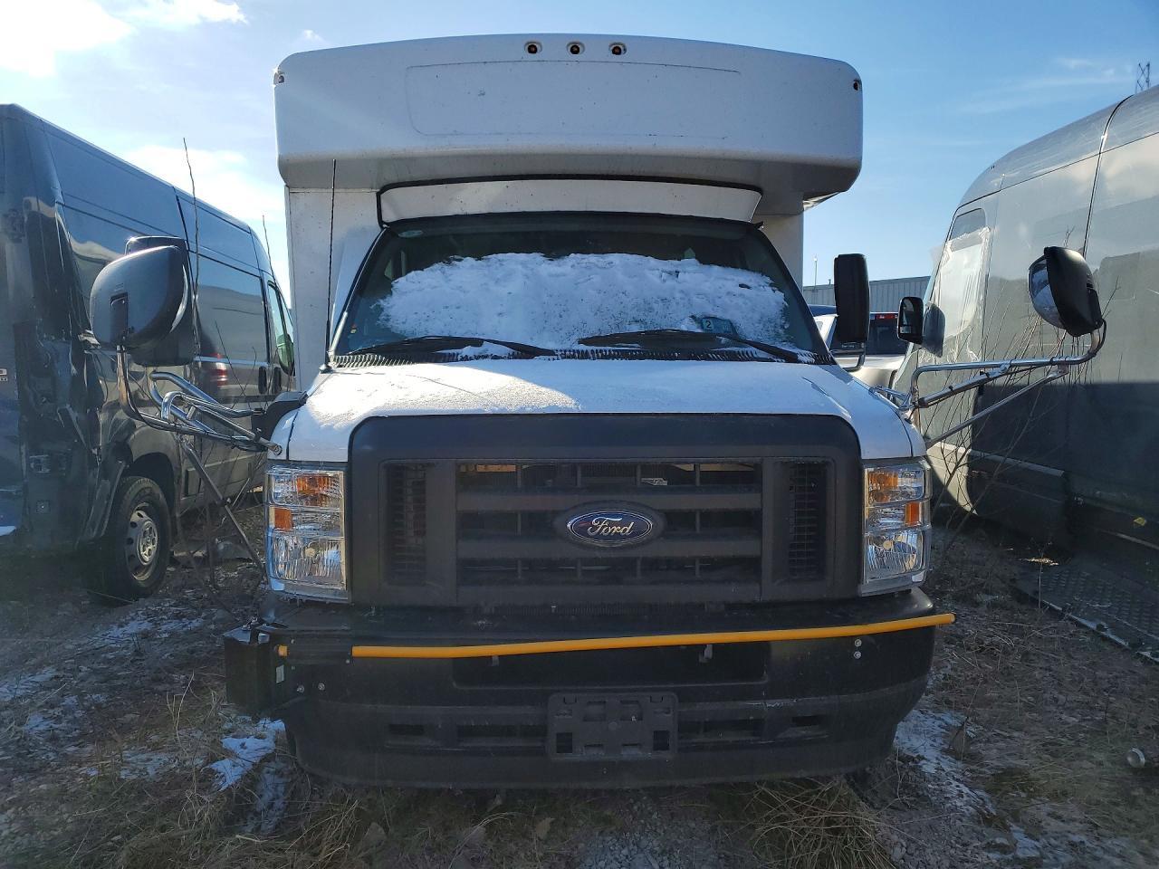 2025 Ford Econoline E350 Super Duty Cutaway Van - Фото 5