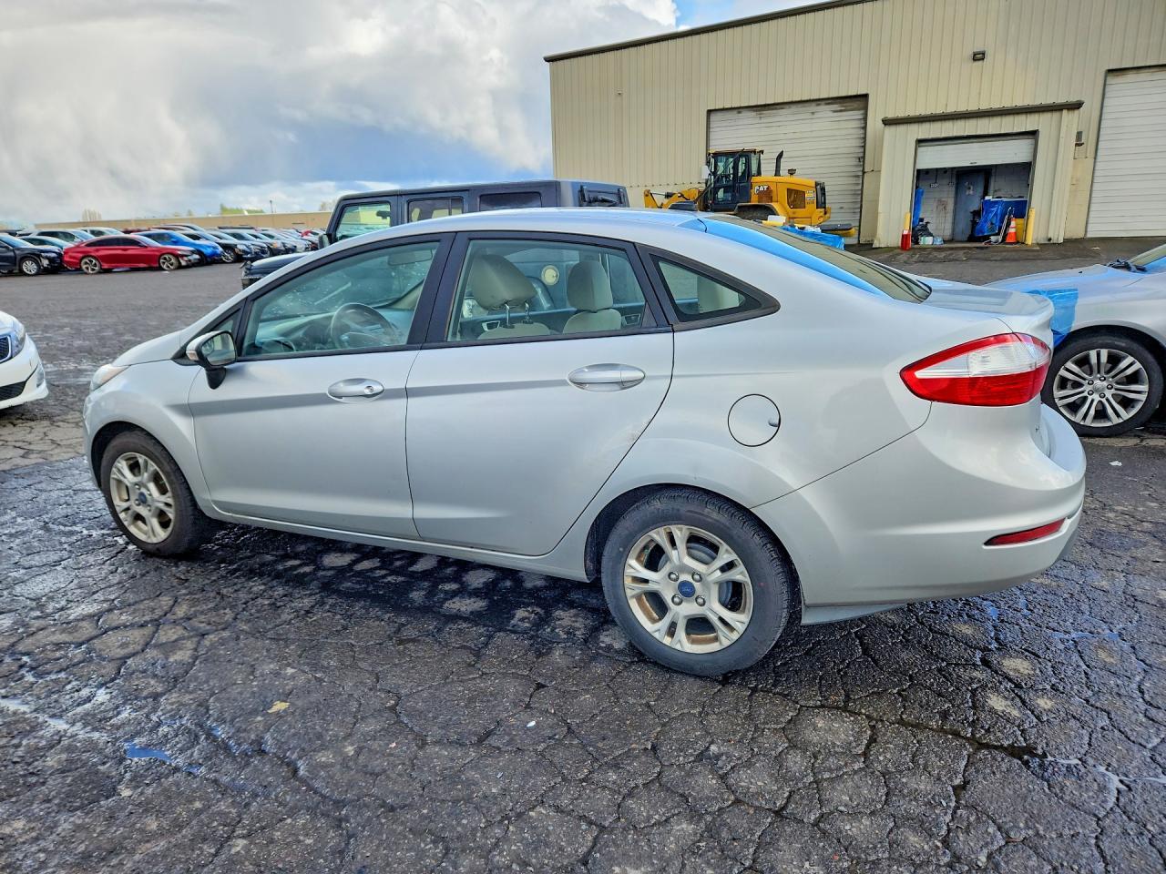 2015 Ford Fiesta Se - Image 2