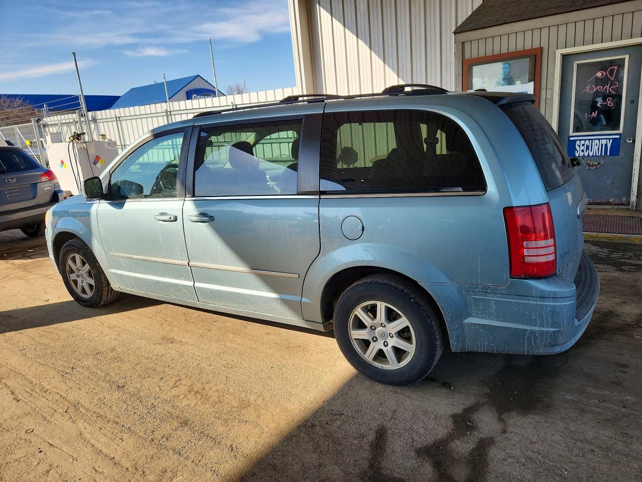 2010 Chrysler Town & Country Touring Plus - Фото 2