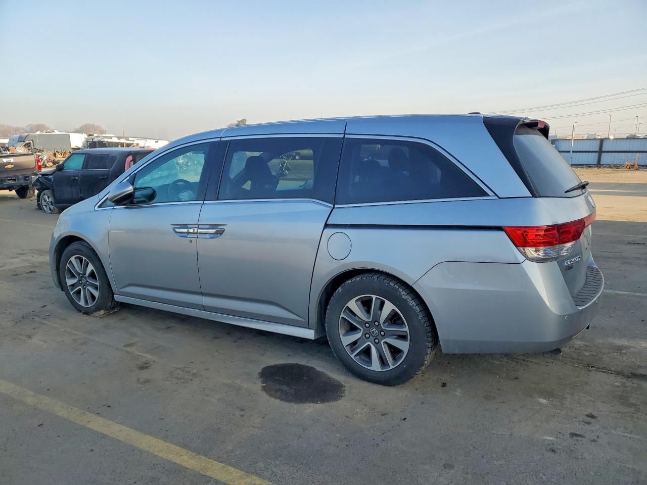 2016 Honda Odyssey - Фото 2